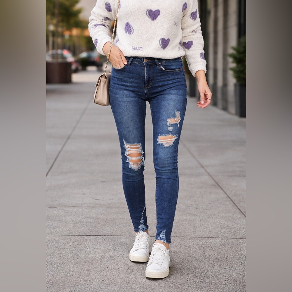 Size 3 Indigo Rein Distressed Blue Skinny Jeans